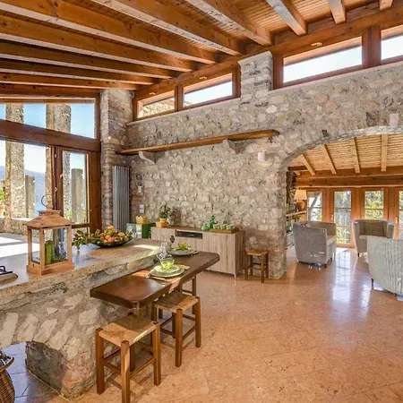 Villa Le Ravere Luxury Mini-resort - A Structure For 12 Gargnano