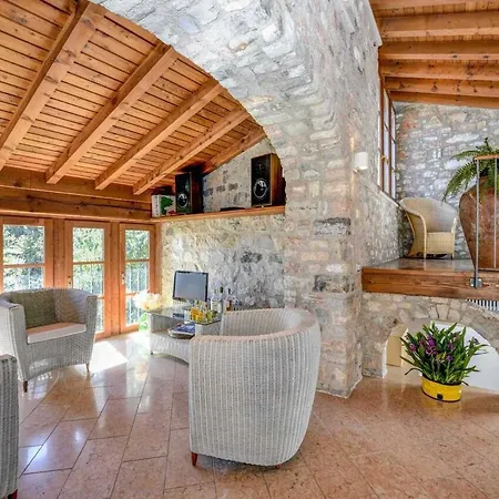 Villa Le Ravere Luxury Mini-resort - A Structure For 12 *