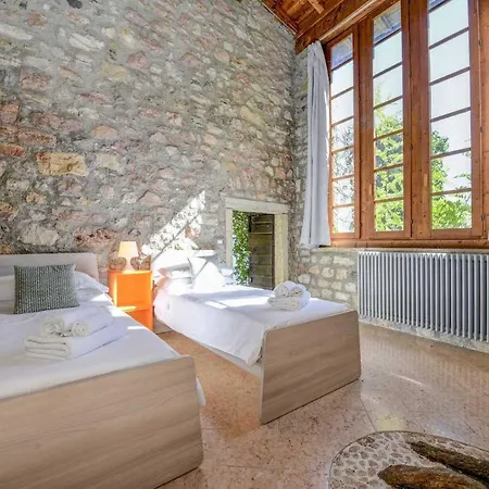 Le Ravere Luxury Mini-resort - A Structure For 12