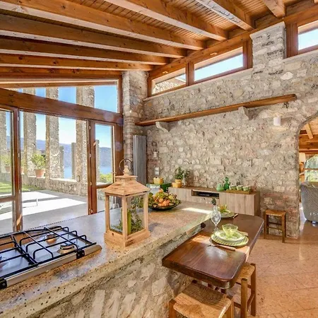 Le Ravere Luxury Mini-resort - A Structure For 12 Villa Gargnano